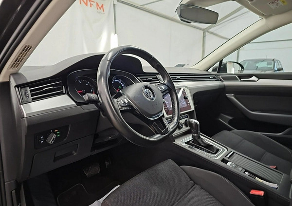 Volkswagen Passat cena 76500 przebieg: 142098, rok produkcji 2019 z Kalety małe 379